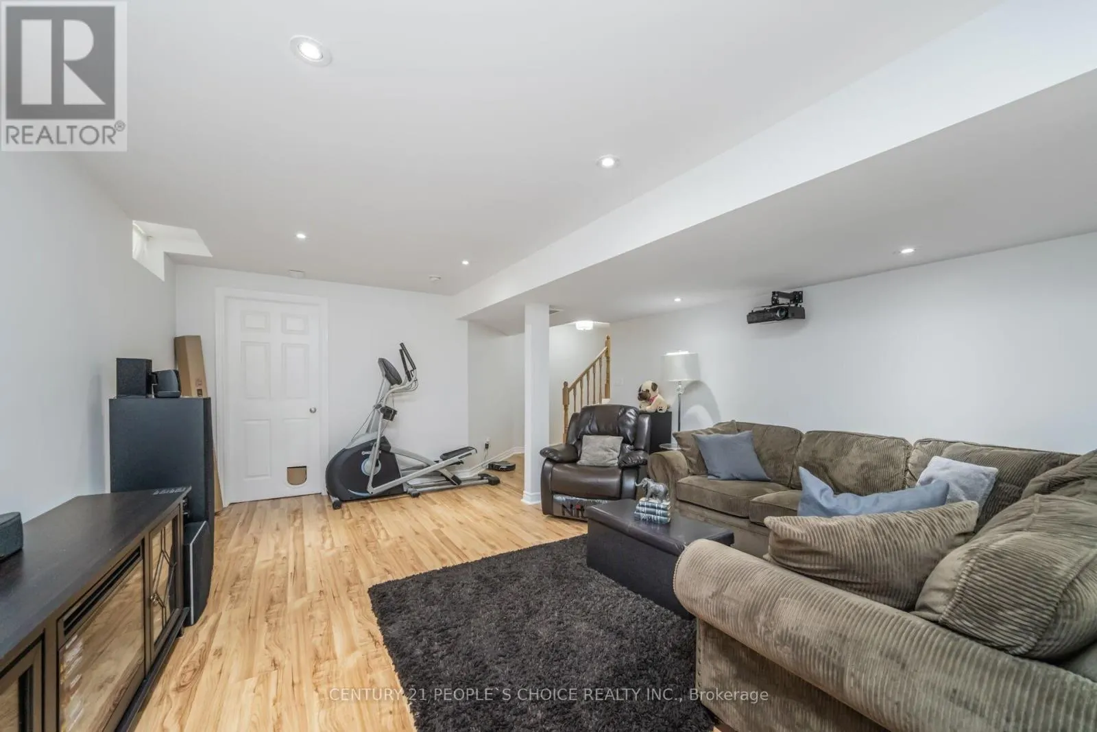 10 HILLGARDEN DRIVE