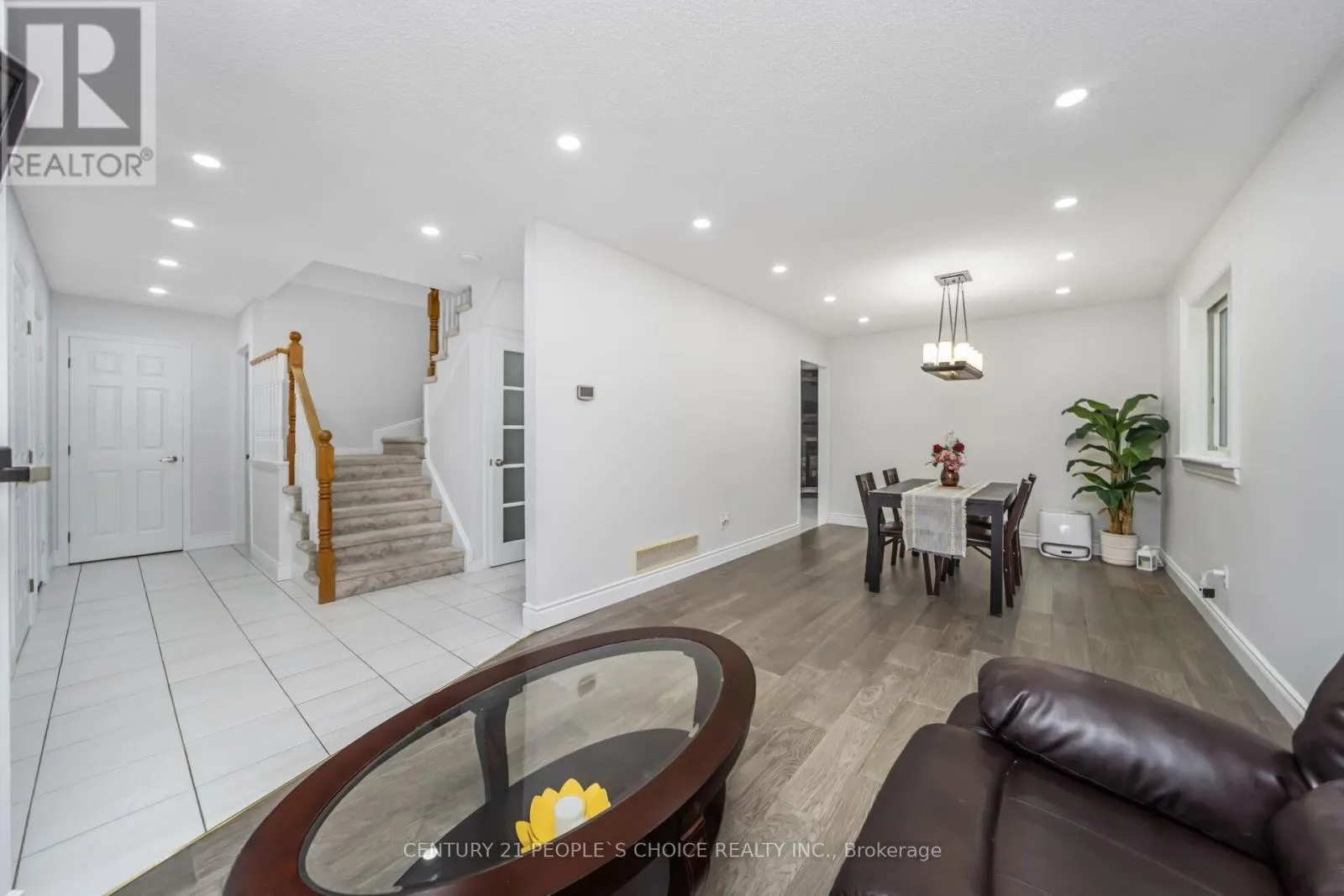 10 HILLGARDEN DRIVE