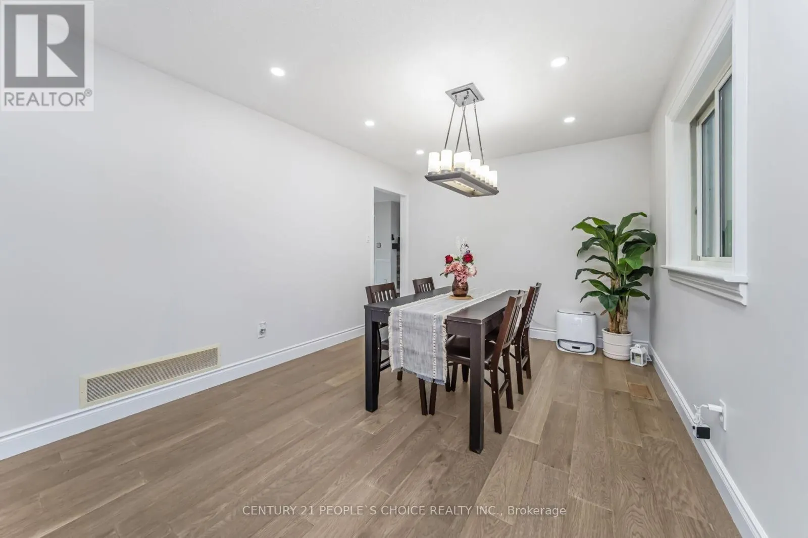 10 HILLGARDEN DRIVE