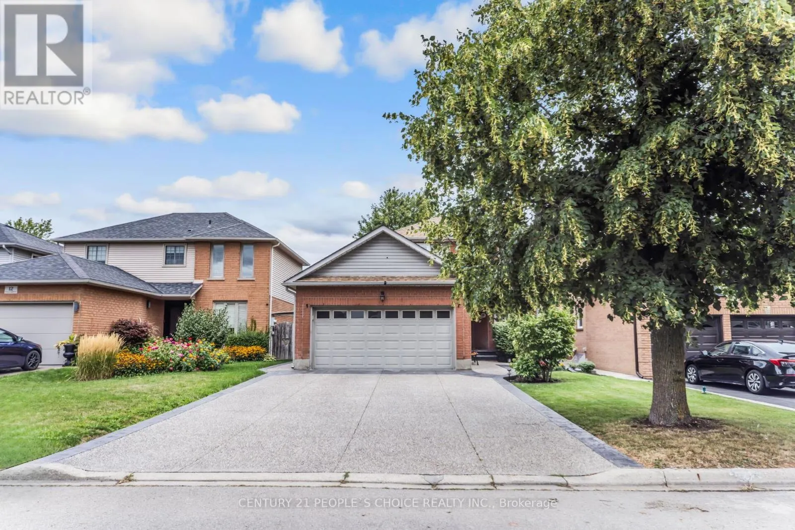 10 HILLGARDEN DRIVE