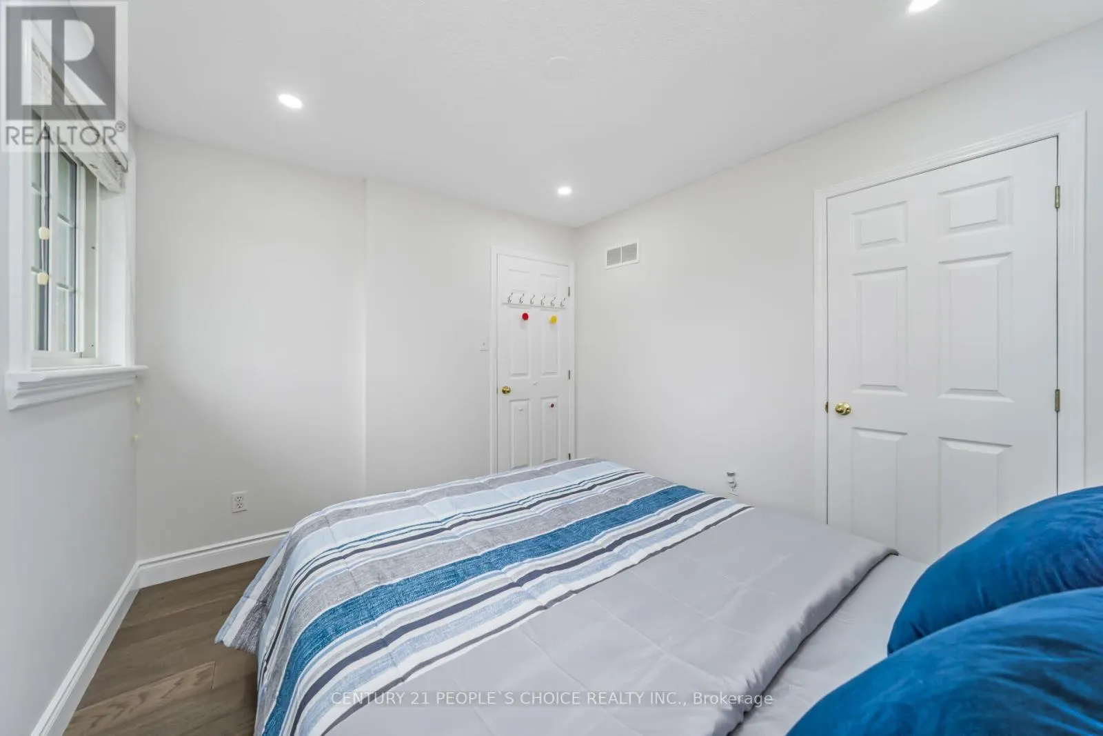 10 HILLGARDEN DRIVE