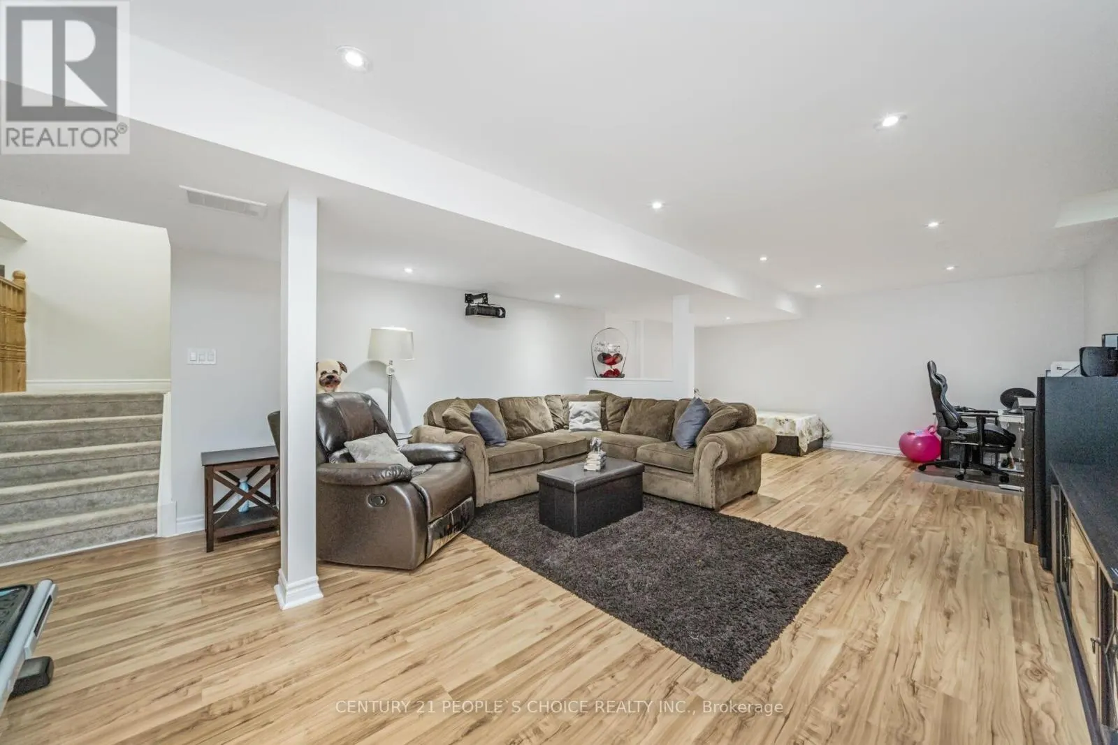 10 HILLGARDEN DRIVE