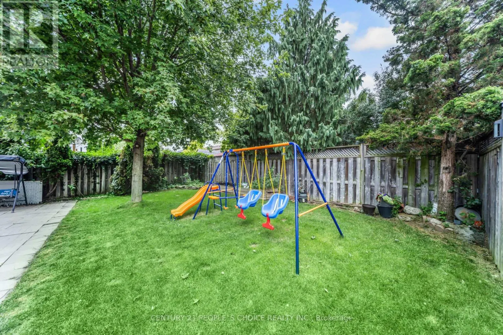 10 HILLGARDEN DRIVE