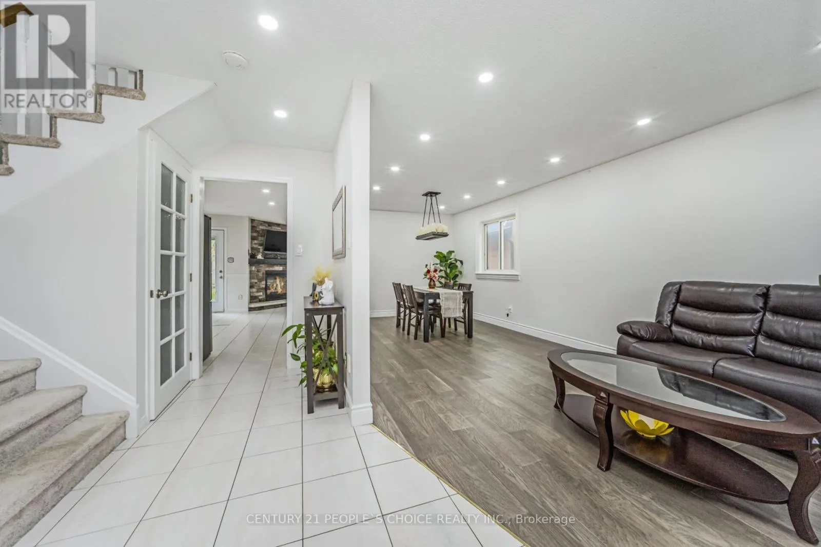 10 HILLGARDEN DRIVE