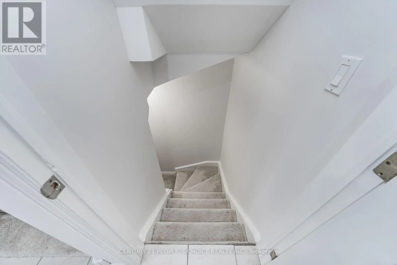 10 HILLGARDEN DRIVE