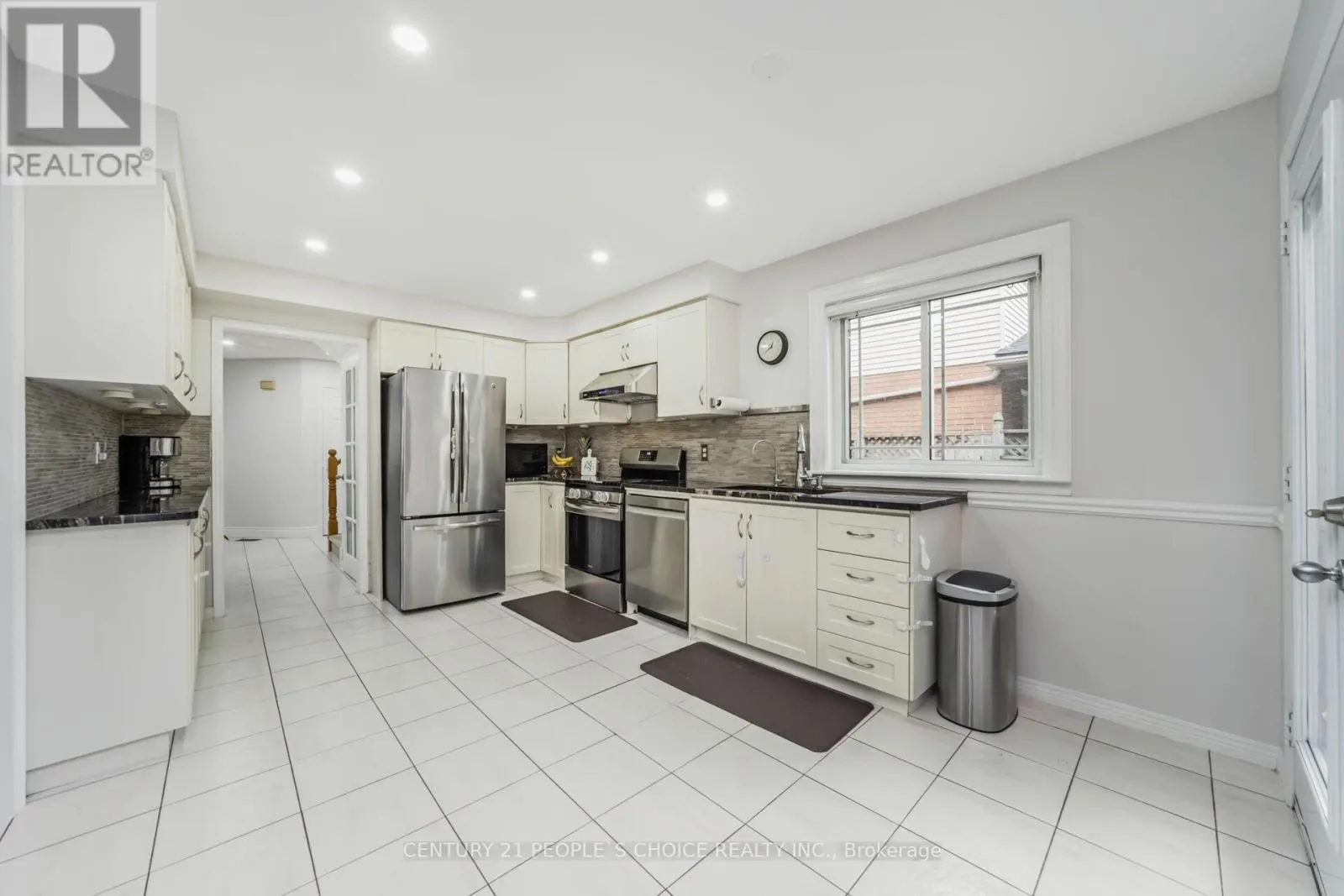 10 HILLGARDEN DRIVE