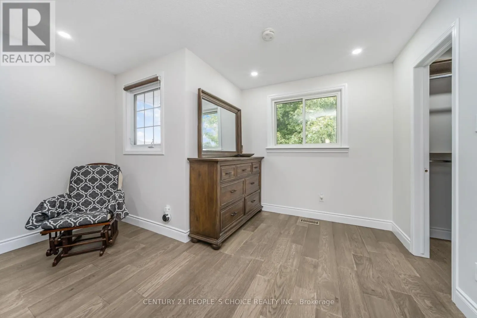 10 HILLGARDEN DRIVE