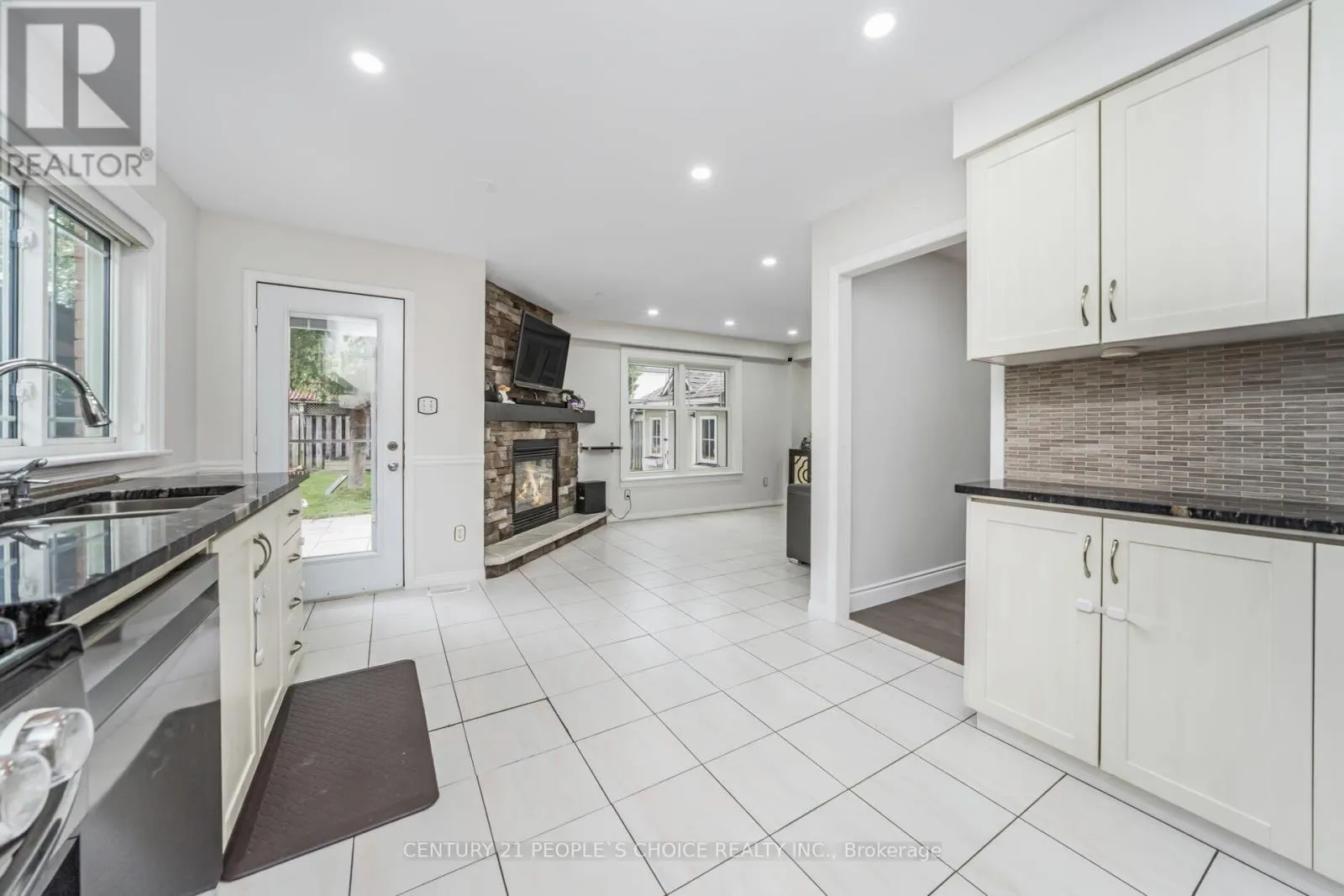 10 HILLGARDEN DRIVE