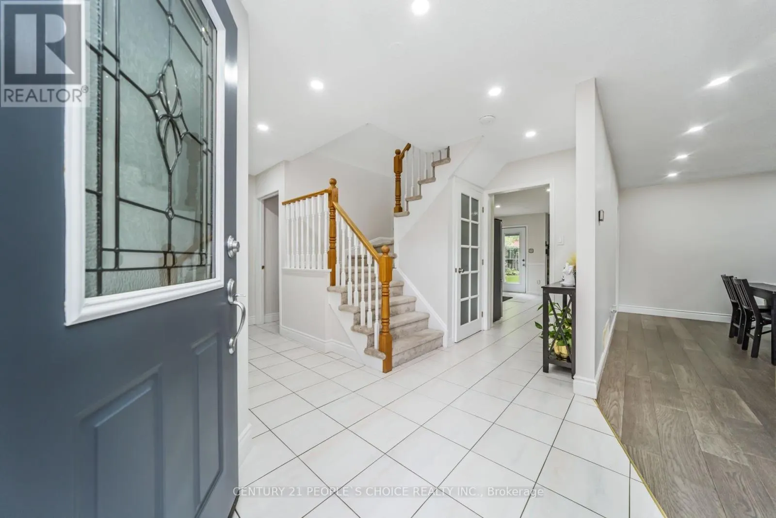10 HILLGARDEN DRIVE