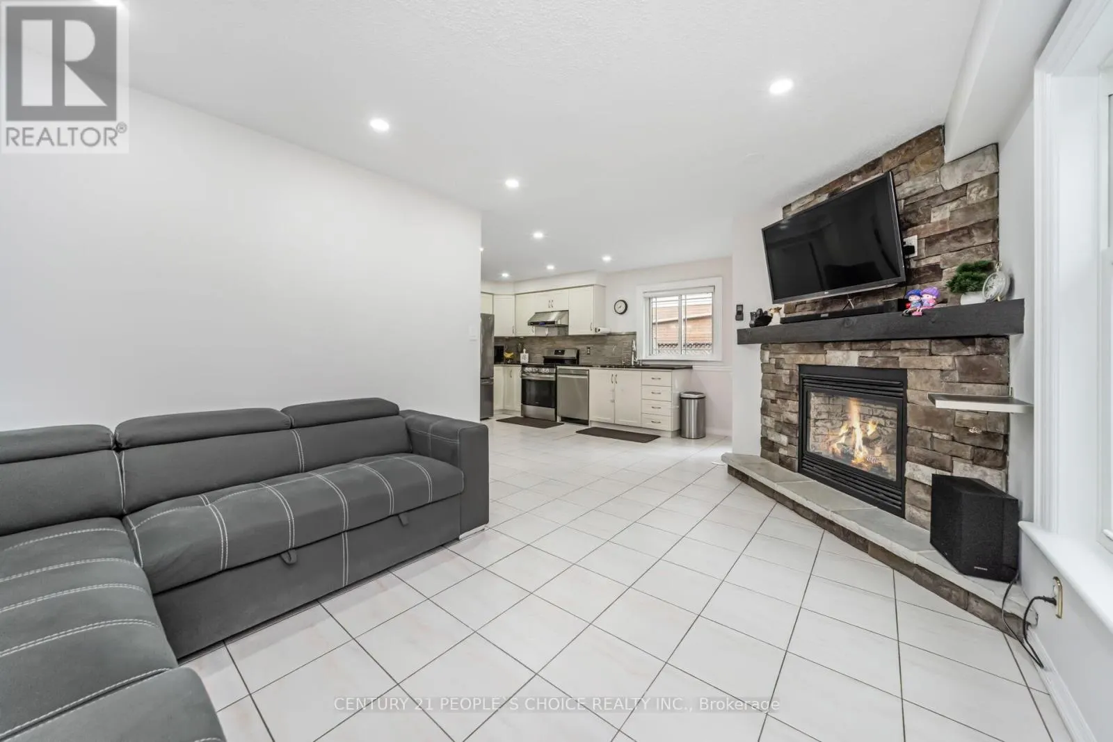 10 HILLGARDEN DRIVE
