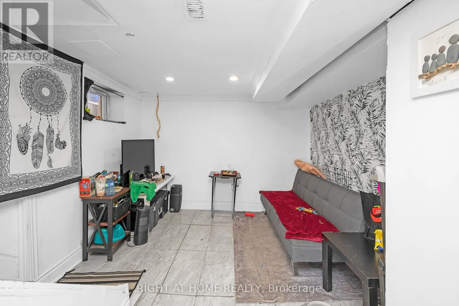 18 HUNTLEY STREET