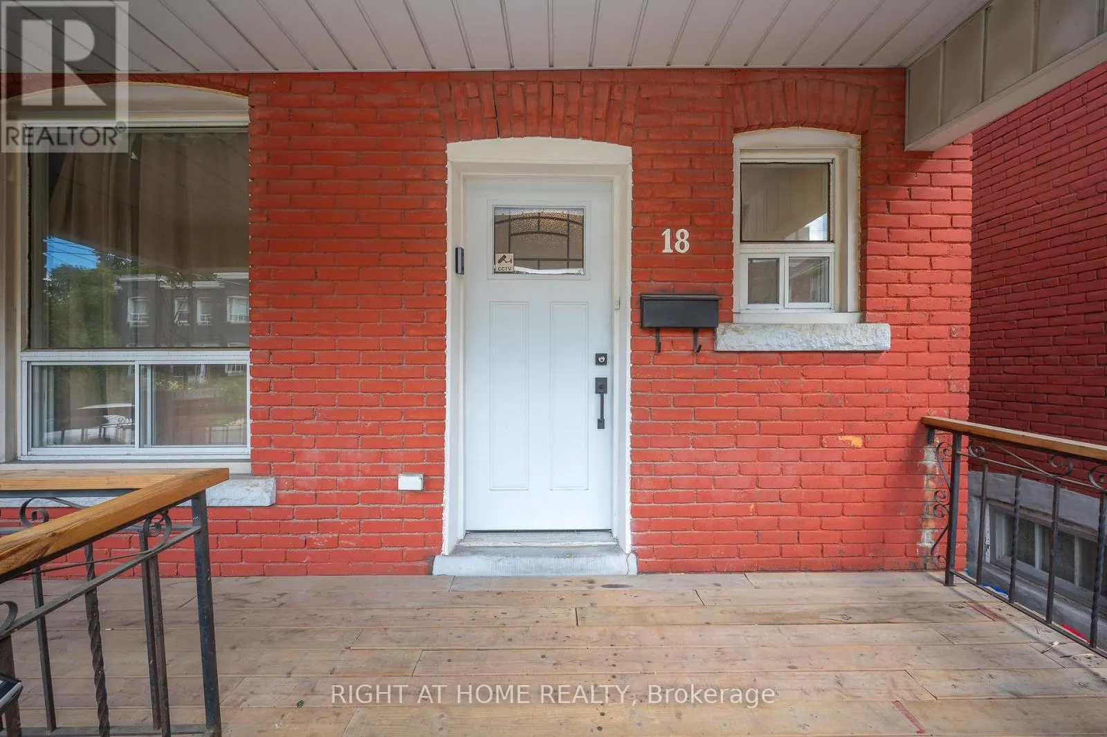 18 HUNTLEY STREET