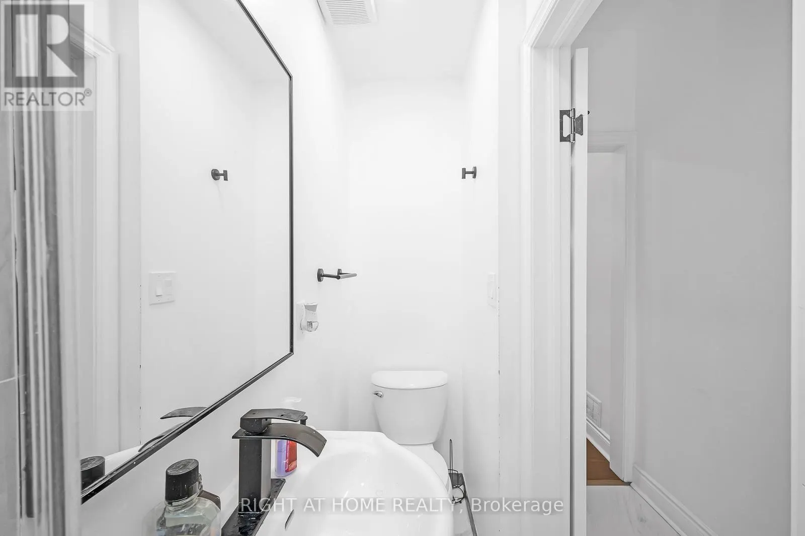 18 HUNTLEY STREET