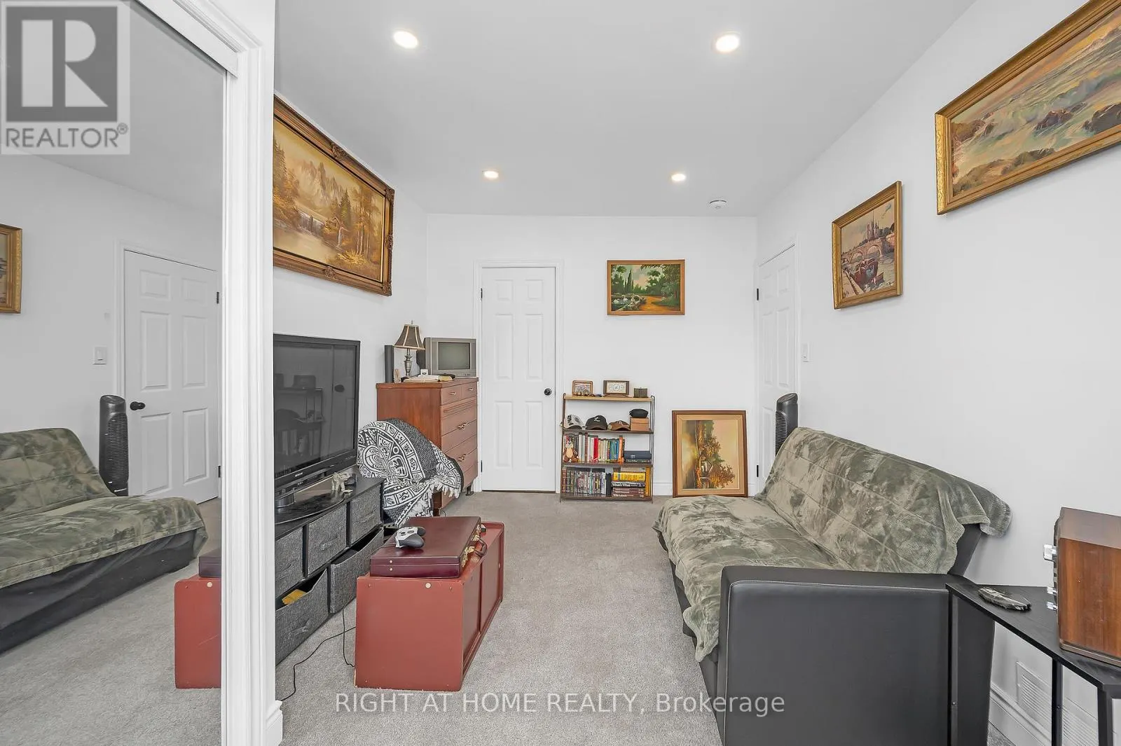18 HUNTLEY STREET
