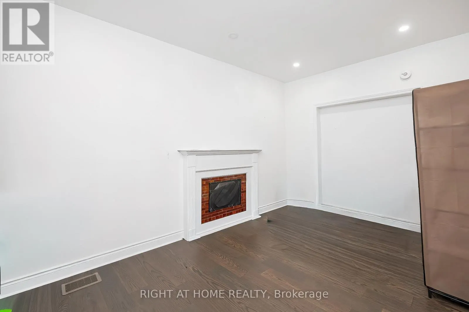 18 HUNTLEY STREET