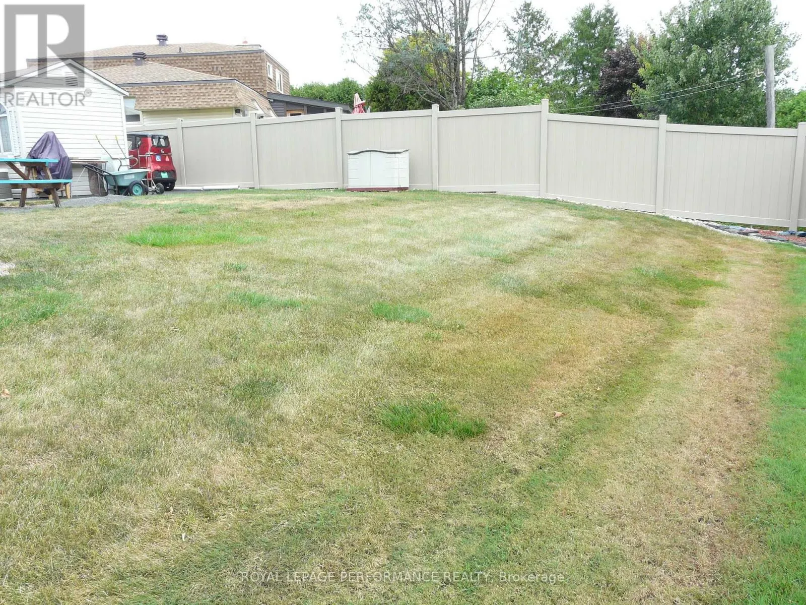 1225 CAMPEAU CRESCENT
