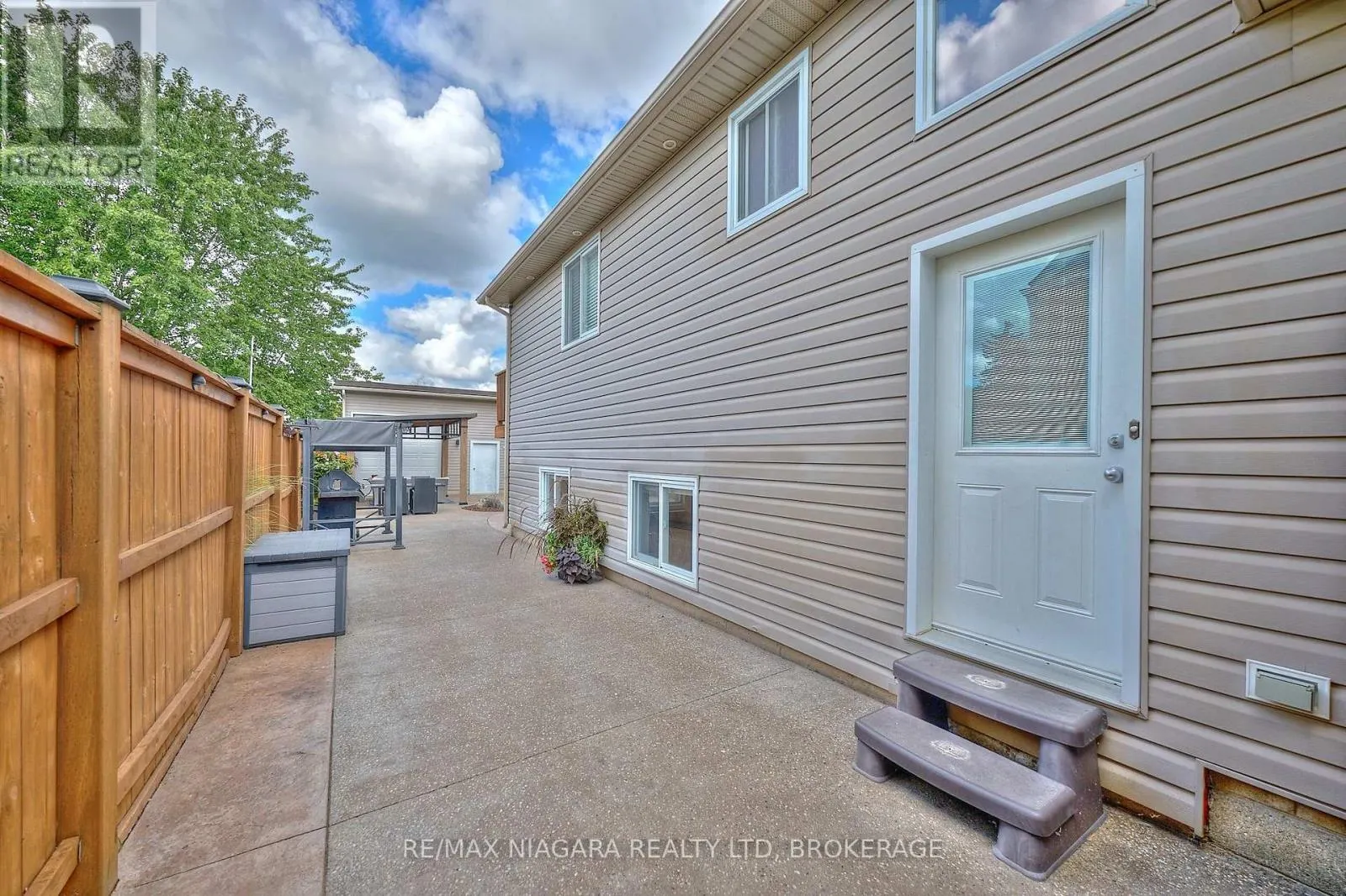 9 KEELE STREET
