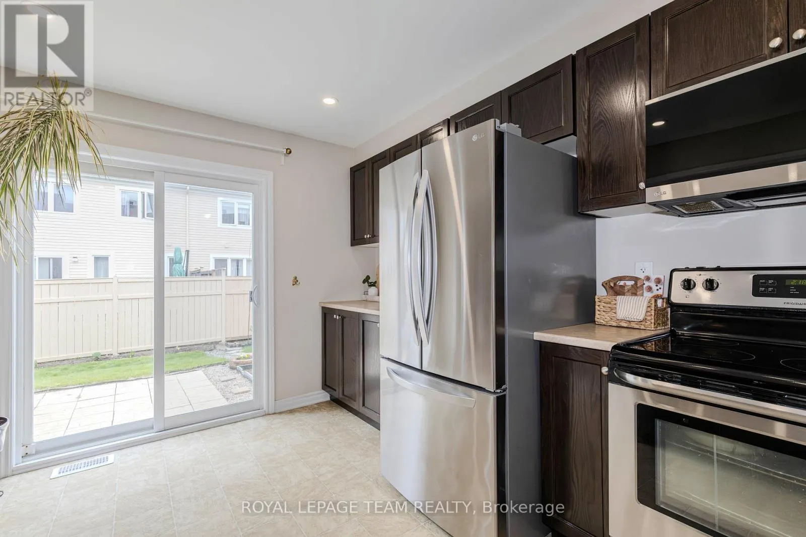 466 MEADOWHAWK CRESCENT