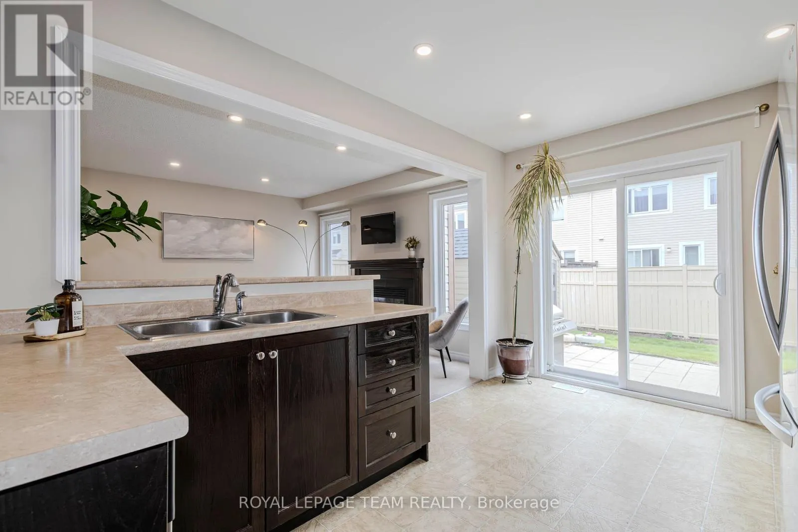 466 MEADOWHAWK CRESCENT