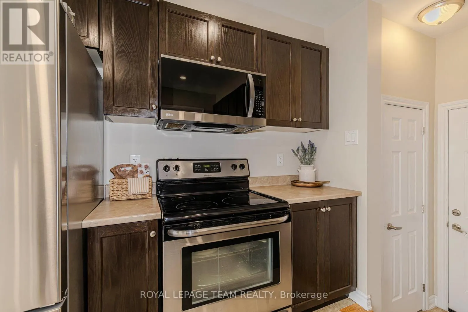 466 MEADOWHAWK CRESCENT