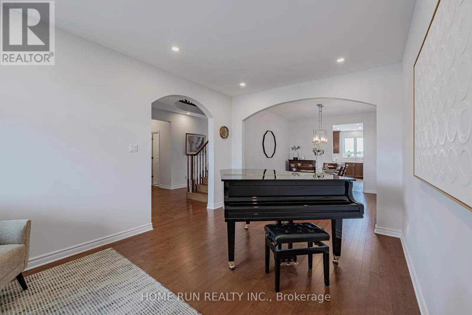 609 TRIANGLE STREET