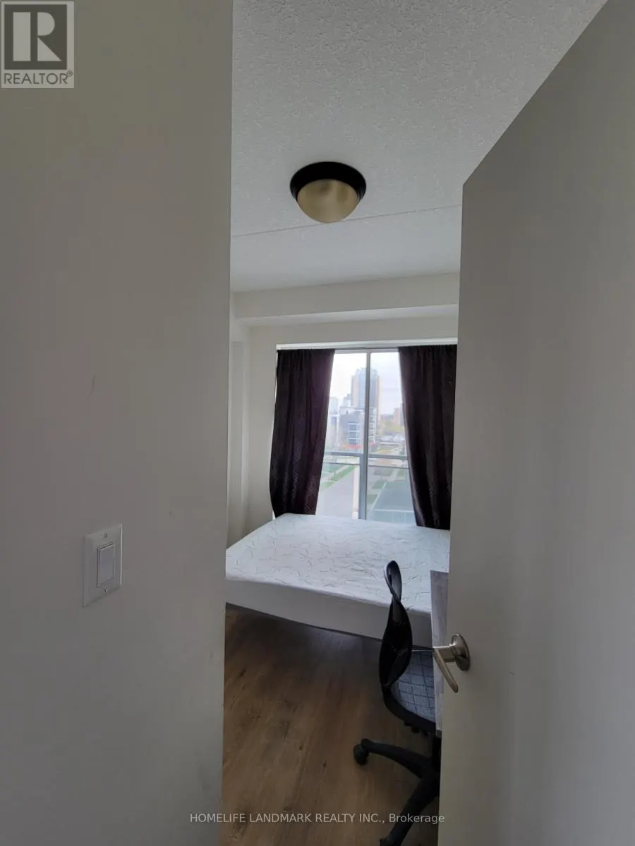 G401 - 275 LARCH STREET