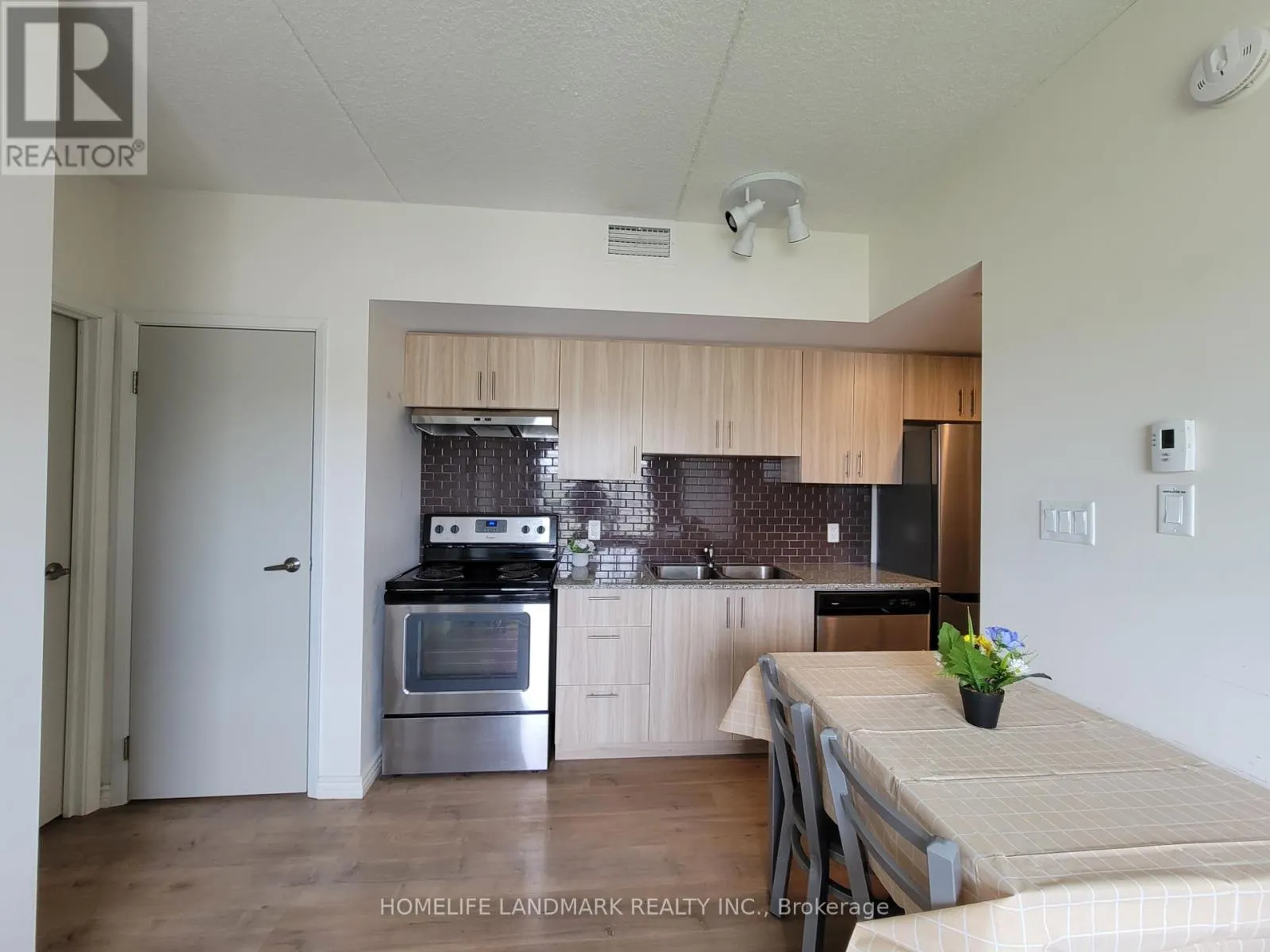 G401 - 275 LARCH STREET