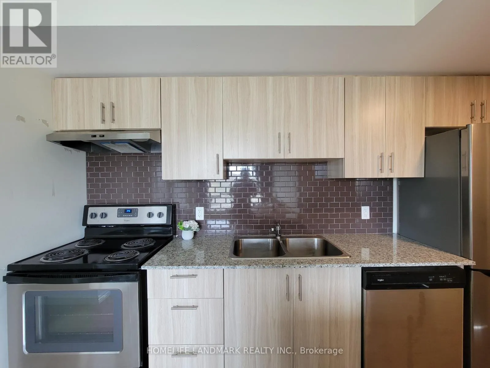 G401 - 275 LARCH STREET