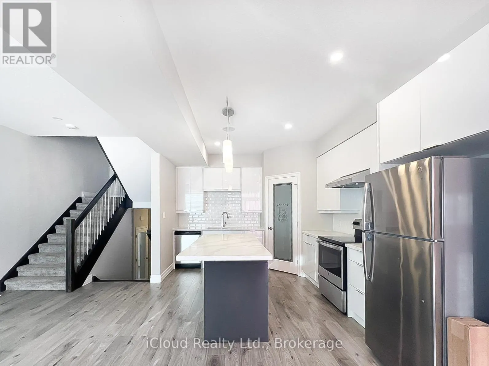 44 - 811 SARNIA ROAD