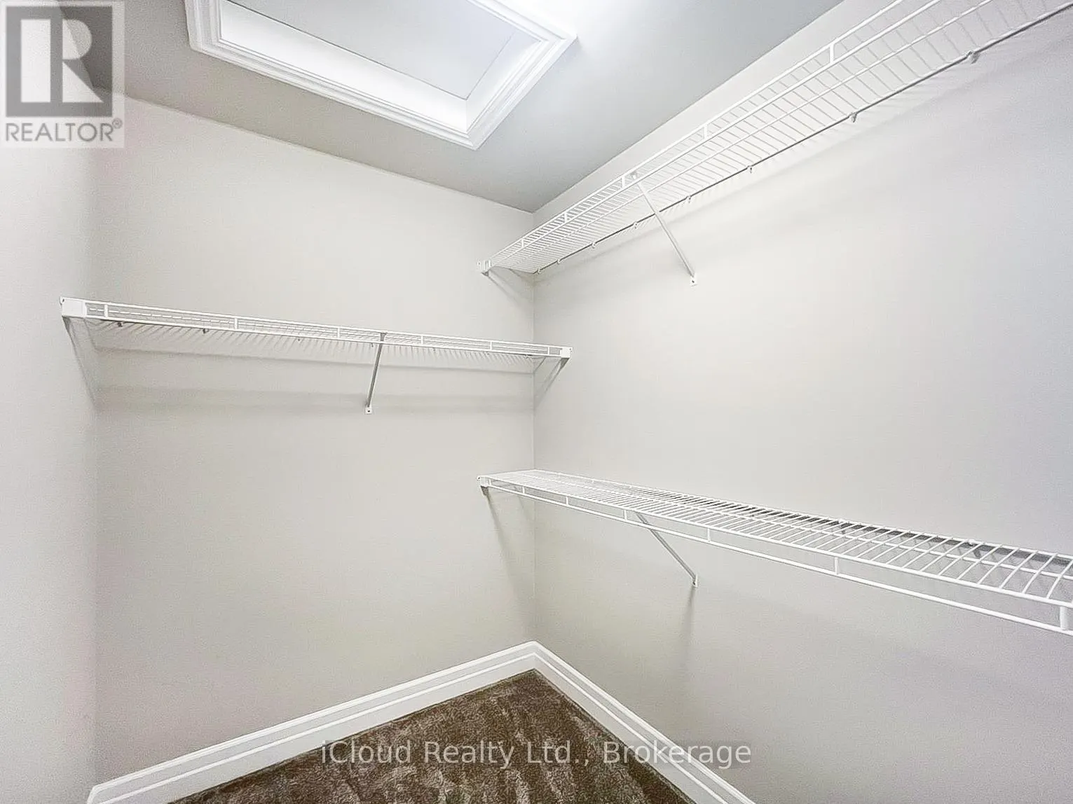 44 - 811 SARNIA ROAD