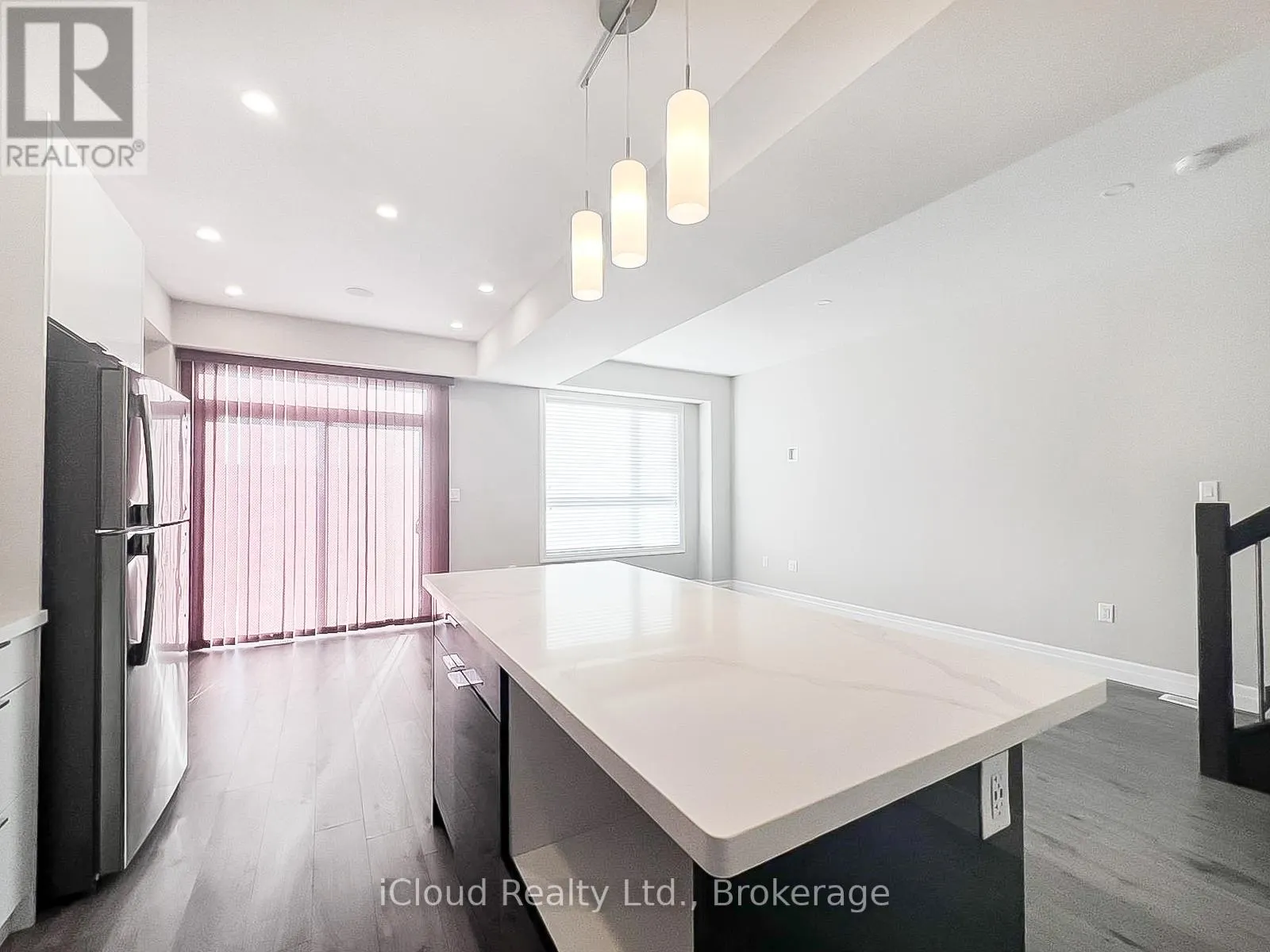 44 - 811 SARNIA ROAD