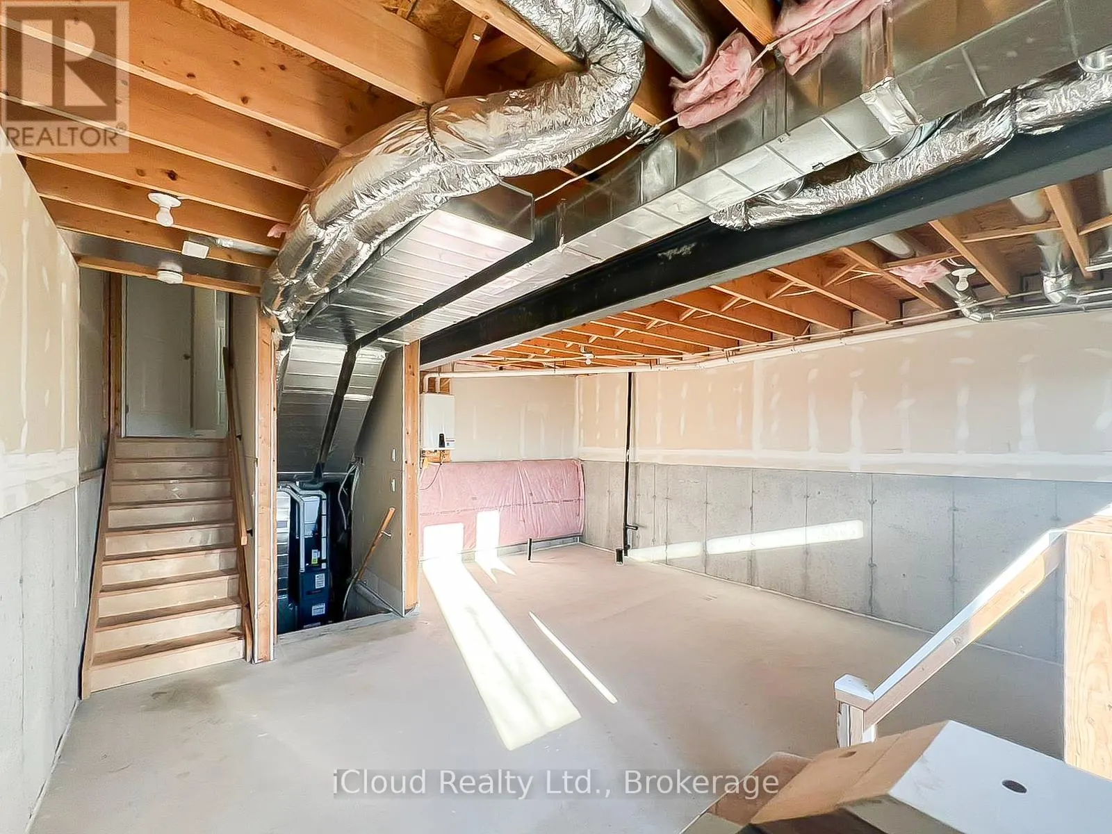 44 - 811 SARNIA ROAD