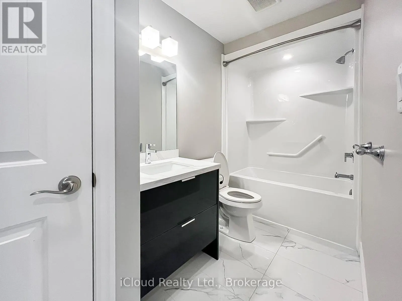 44 - 811 SARNIA ROAD