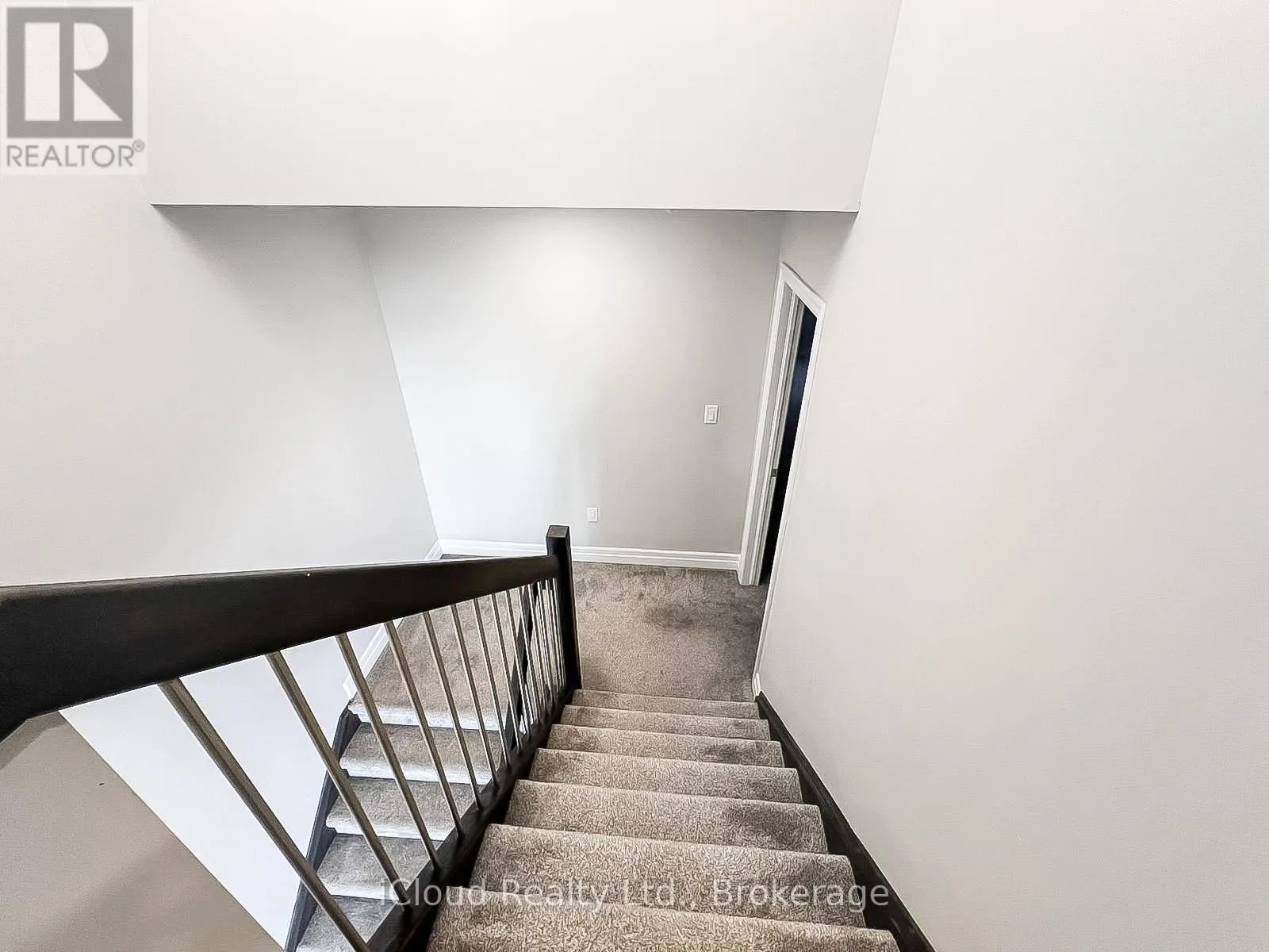 44 - 811 SARNIA ROAD