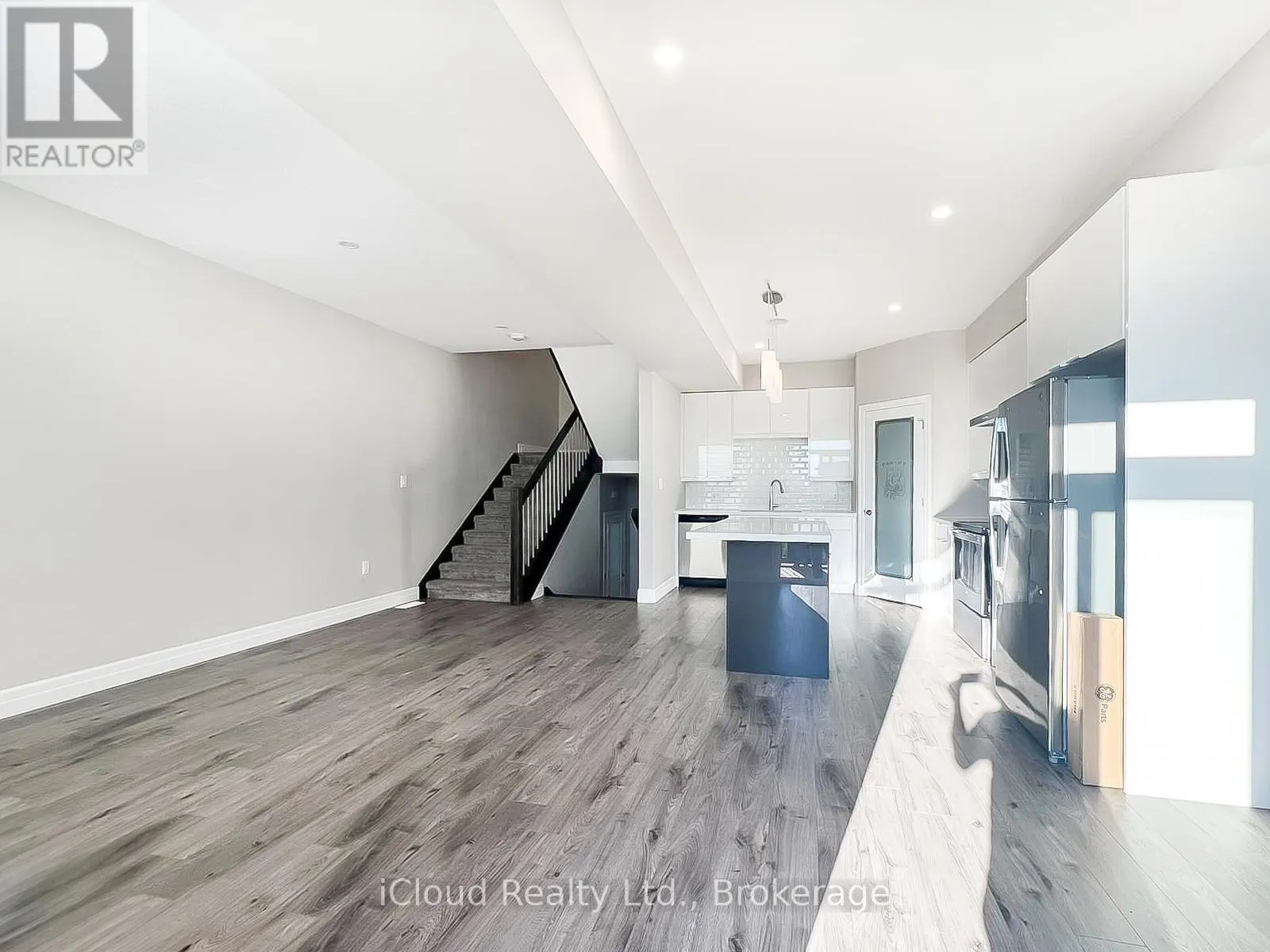44 - 811 SARNIA ROAD