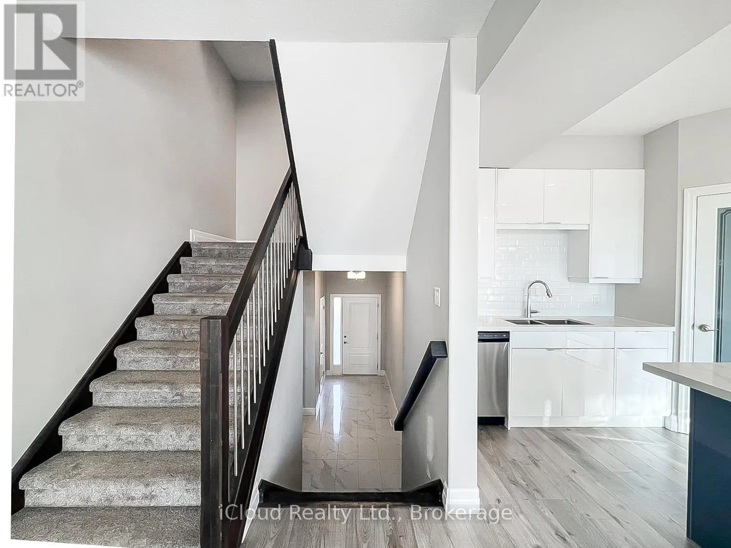 44 - 811 SARNIA ROAD