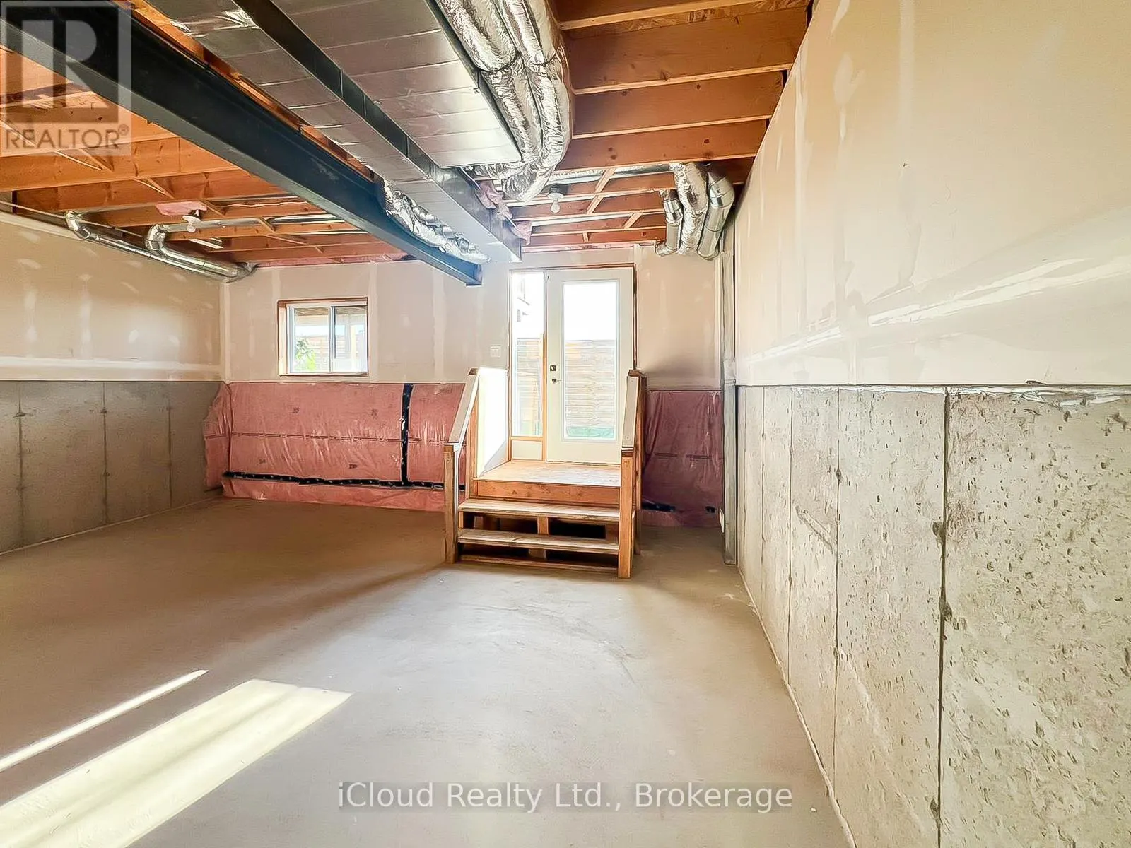 44 - 811 SARNIA ROAD