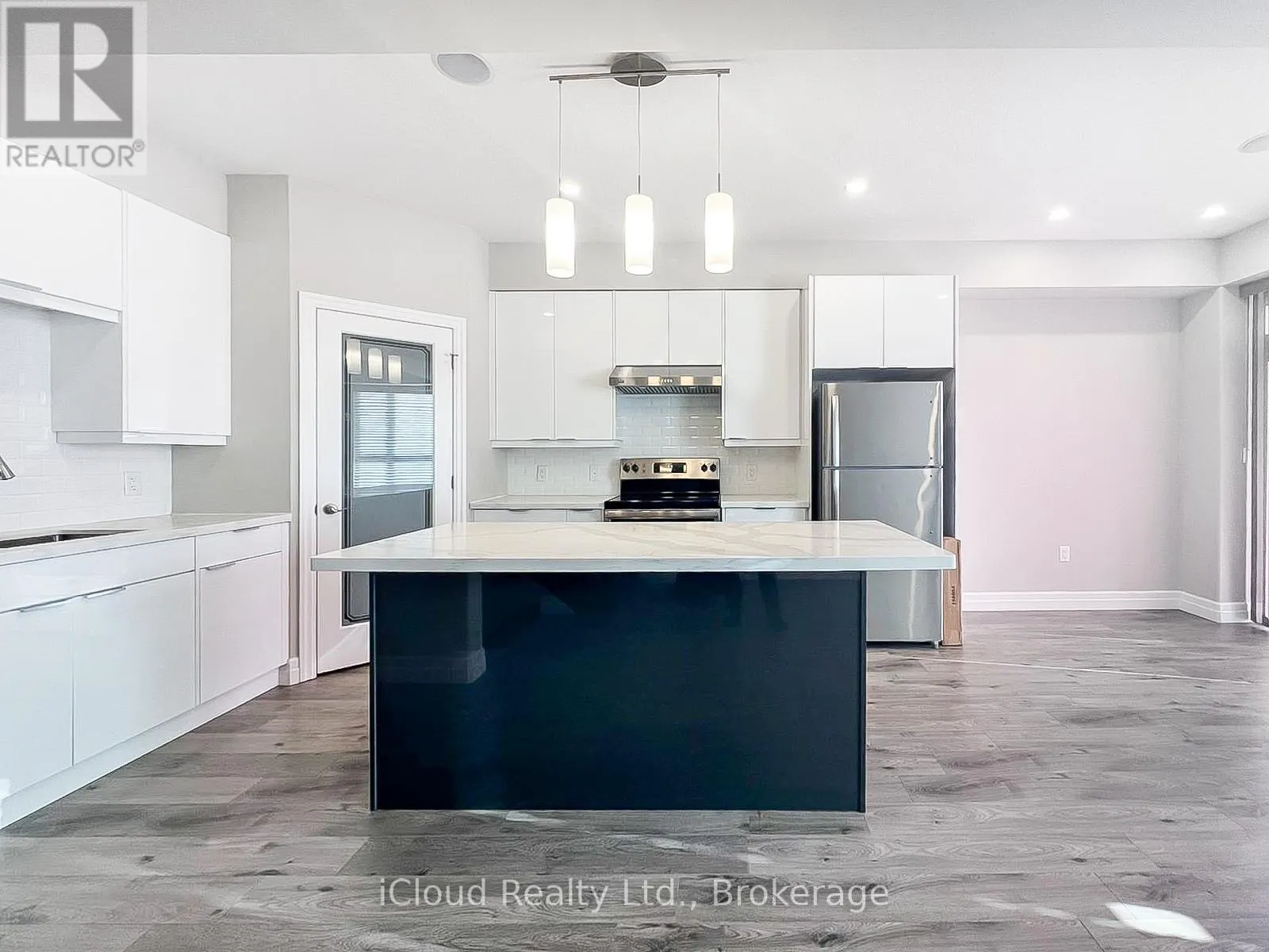 44 - 811 SARNIA ROAD
