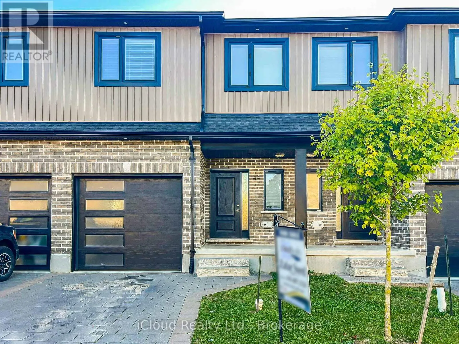 44 - 811 SARNIA ROAD