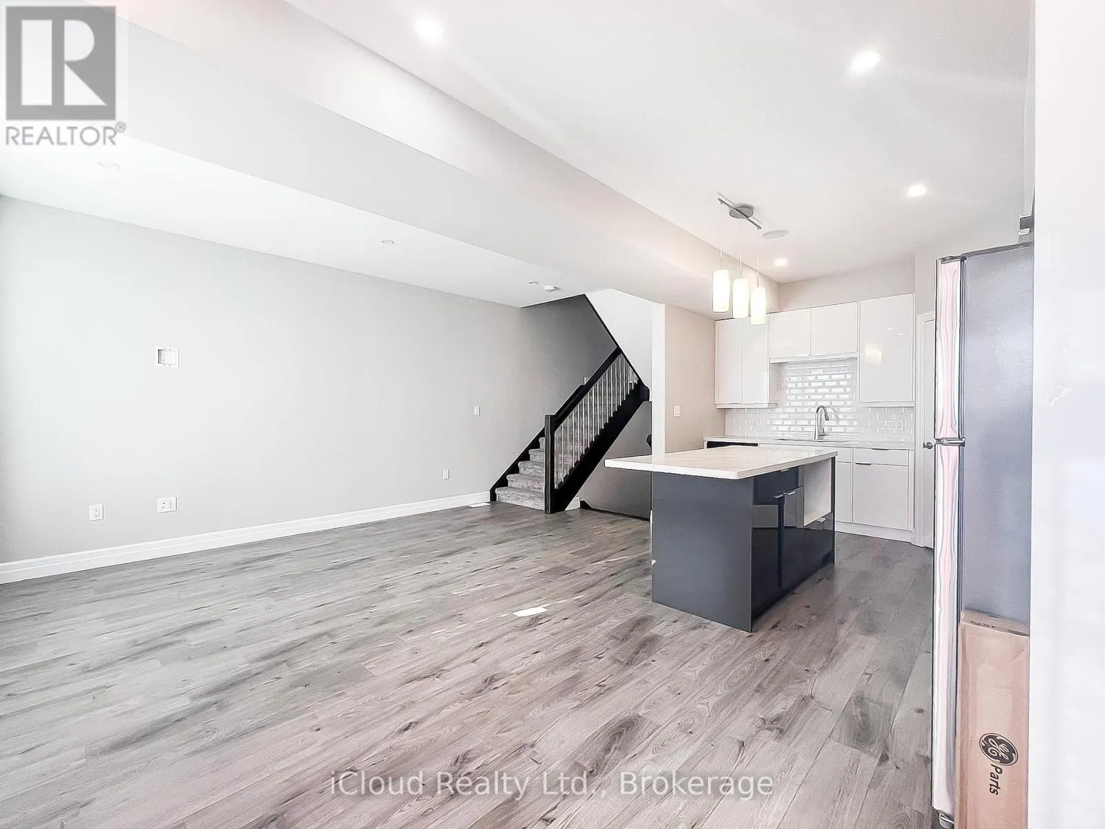 44 - 811 SARNIA ROAD