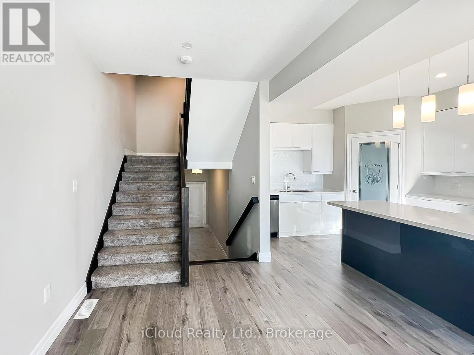 44 - 811 SARNIA ROAD