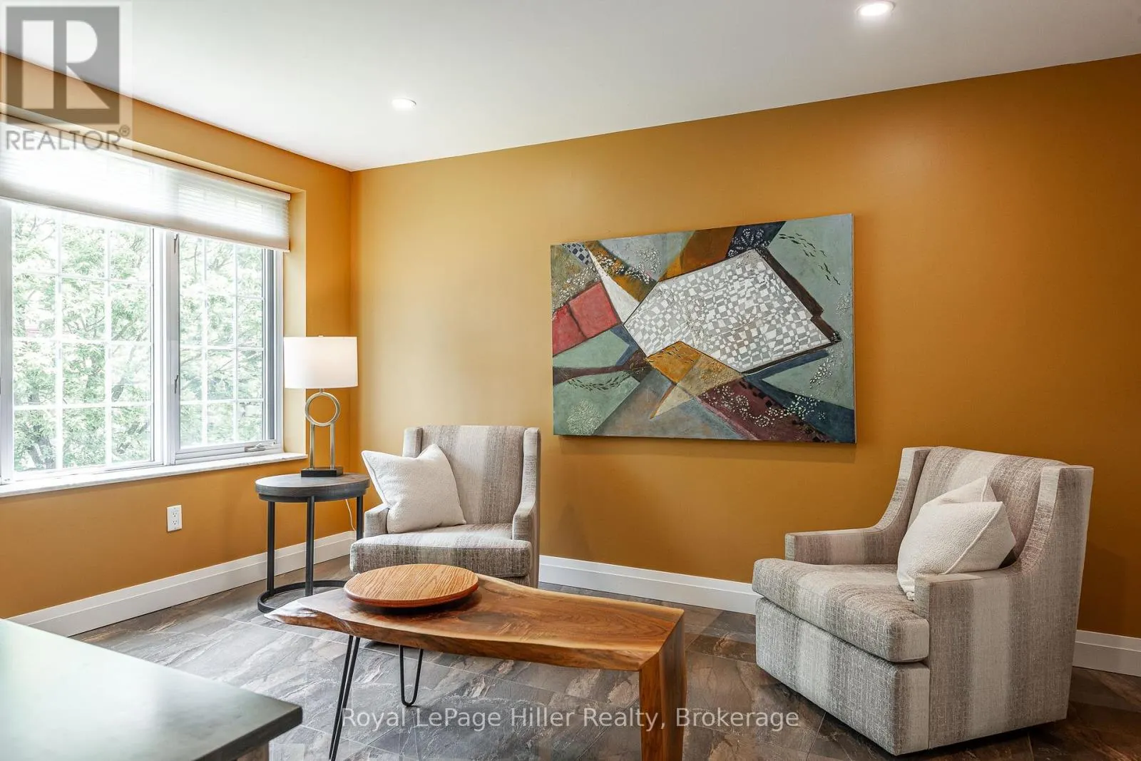 205 - 30 FRONT STREET, #205