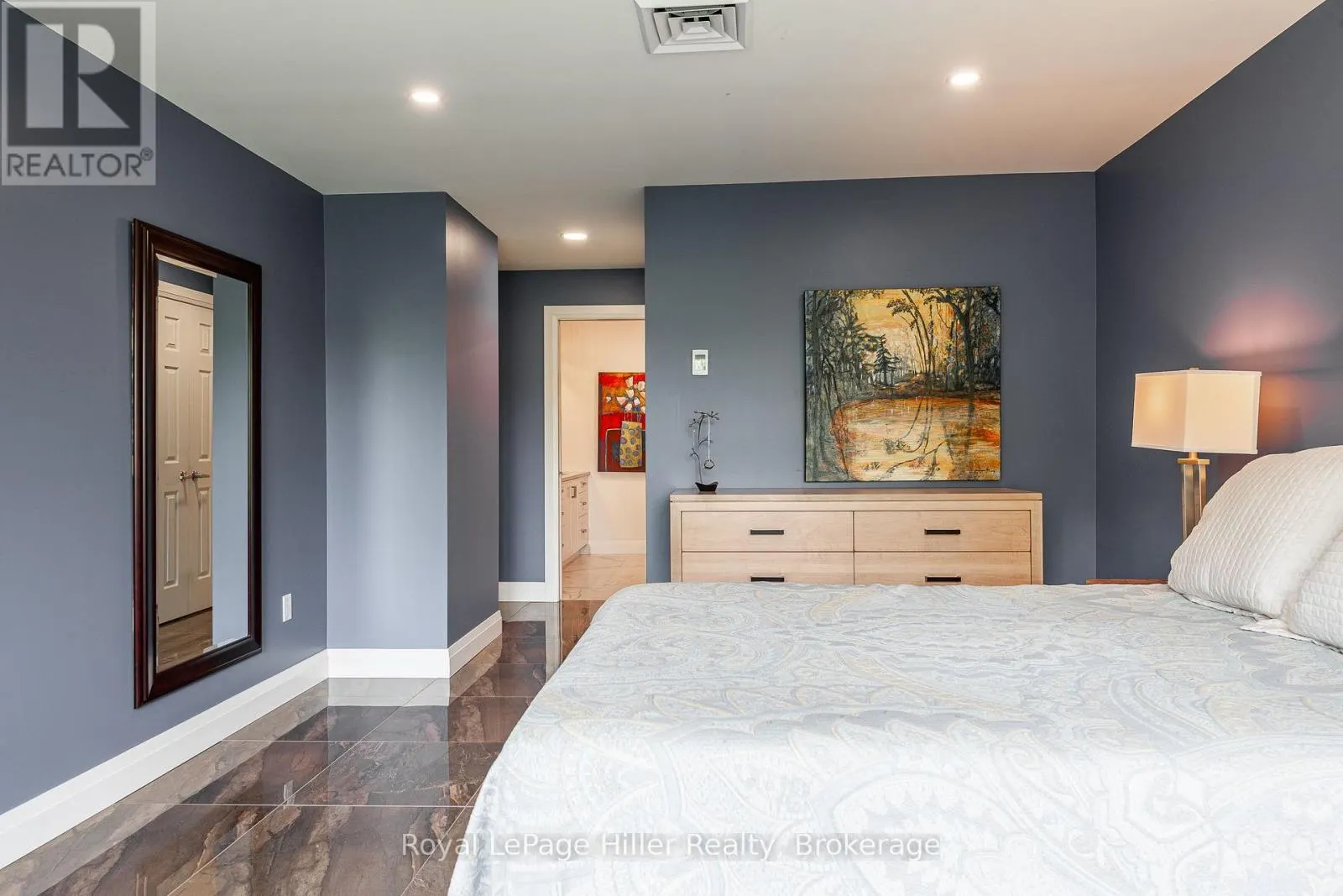 205 - 30 FRONT STREET, #205