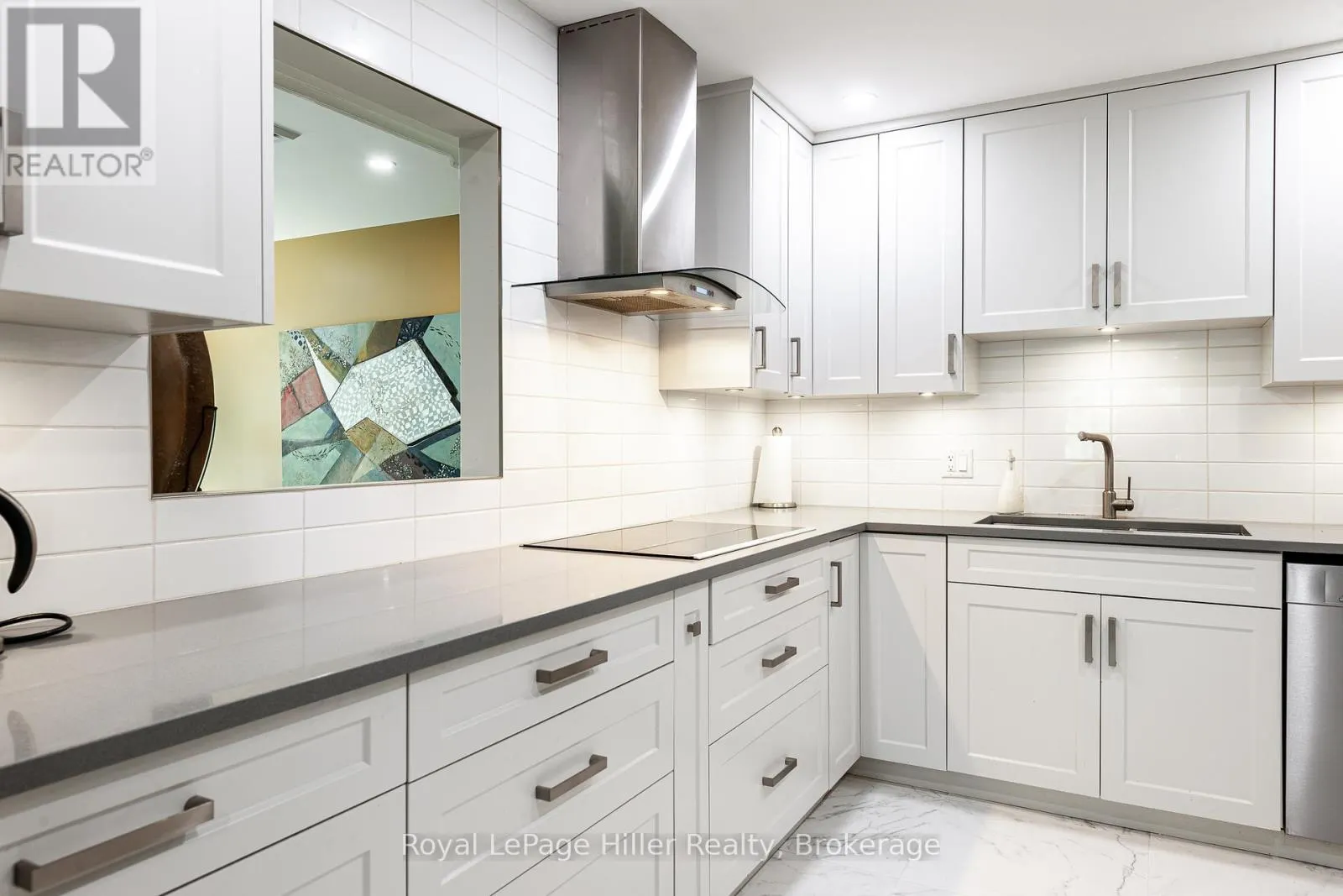 205 - 30 FRONT STREET, #205