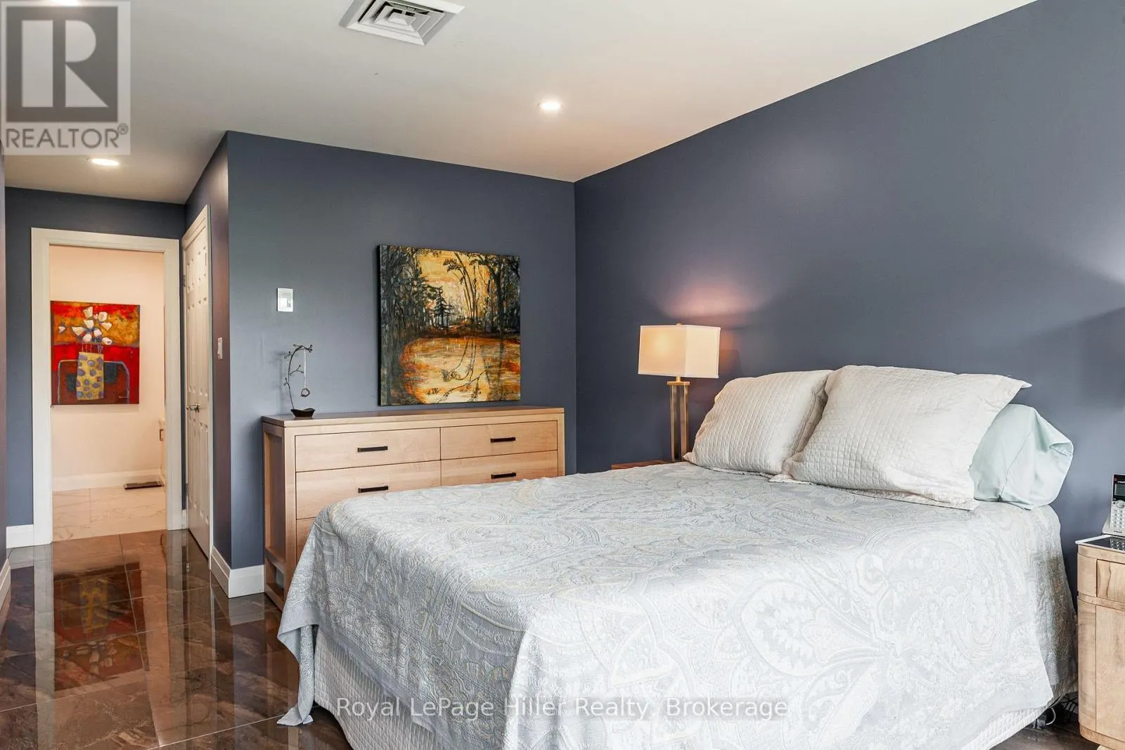 205 - 30 FRONT STREET, #205