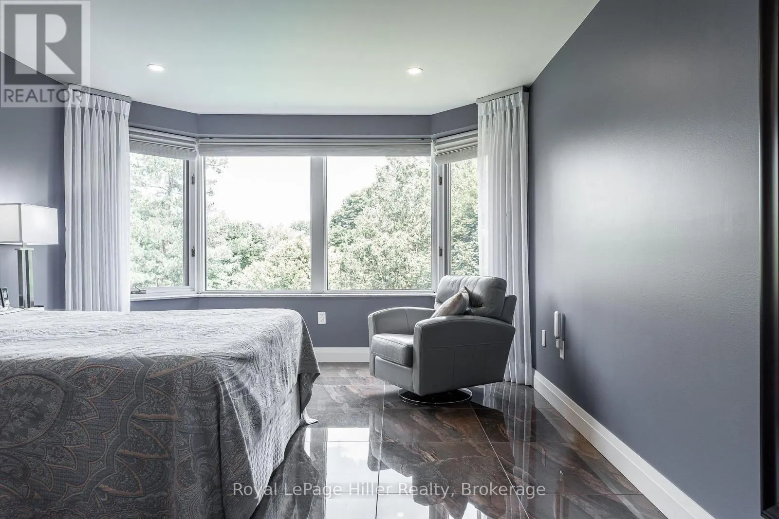 205 - 30 FRONT STREET, #205