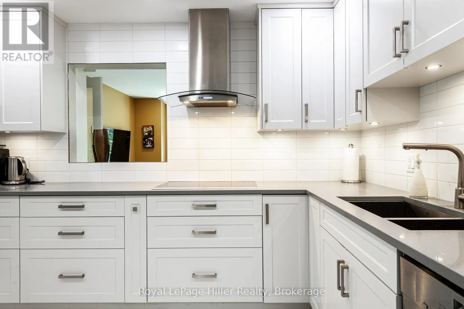 205 - 30 FRONT STREET, #205