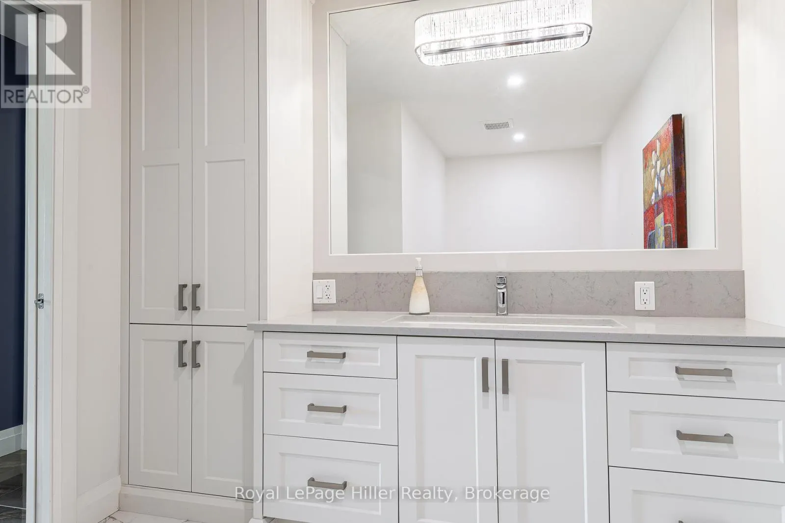 205 - 30 FRONT STREET, #205