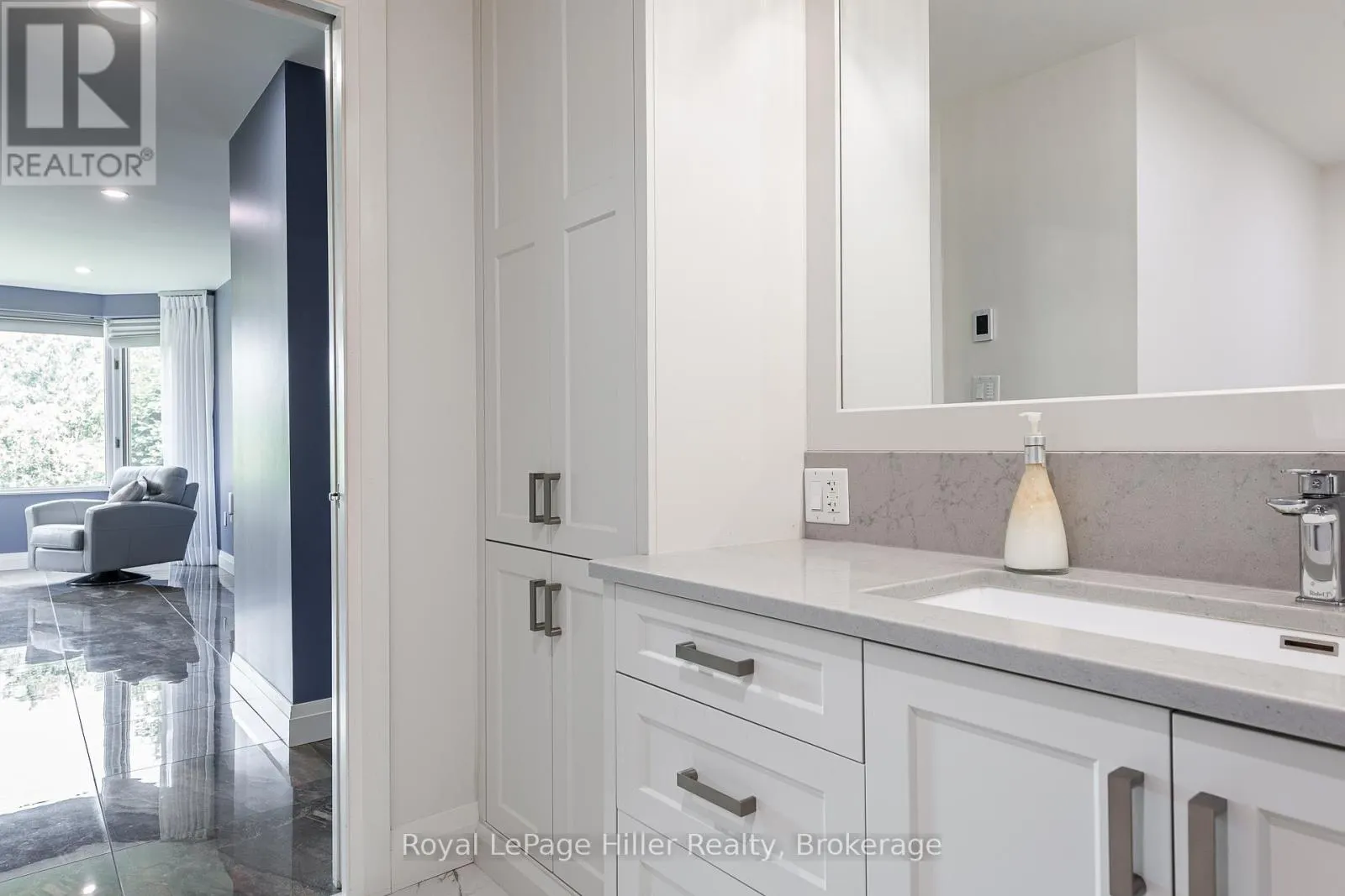 205 - 30 FRONT STREET, #205