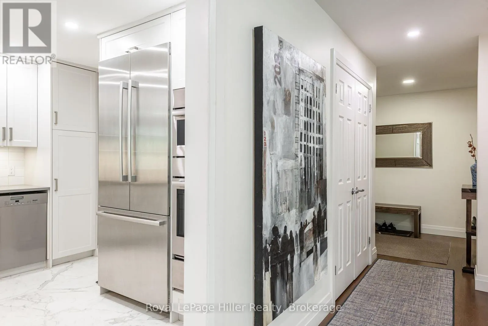 205 - 30 FRONT STREET, #205